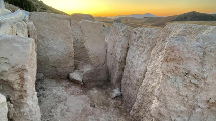 Cómo llegó ámbar puro de Sicilia y marfil de África a Teba (Málaga) hace 5.000 años: La incógnita que tratan de aclarar los arqueólogos