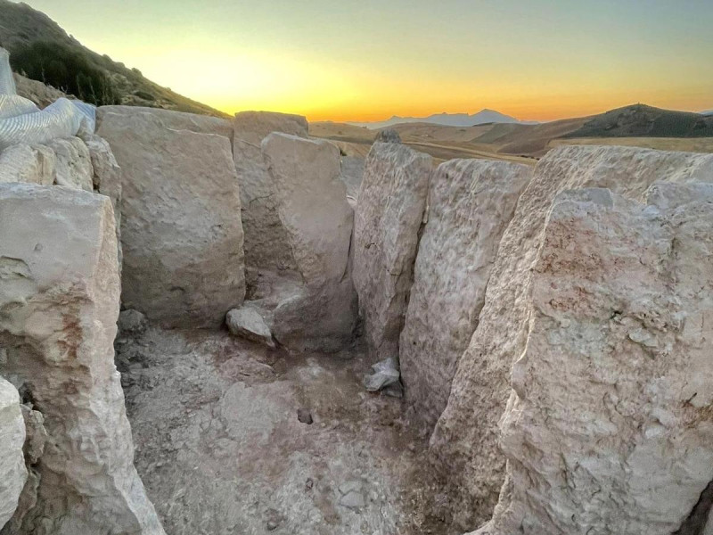 Cómo llegó ámbar puro de Sicilia y marfil de África a Teba (Málaga) hace 5.000 años: La incógnita que tratan de aclarar los arqueólogos