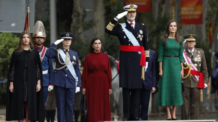 Los reyes Felipe y Letizia, la princesa Leonor y la infanta Sofía antes del desfile de las Fuerzas Armadas