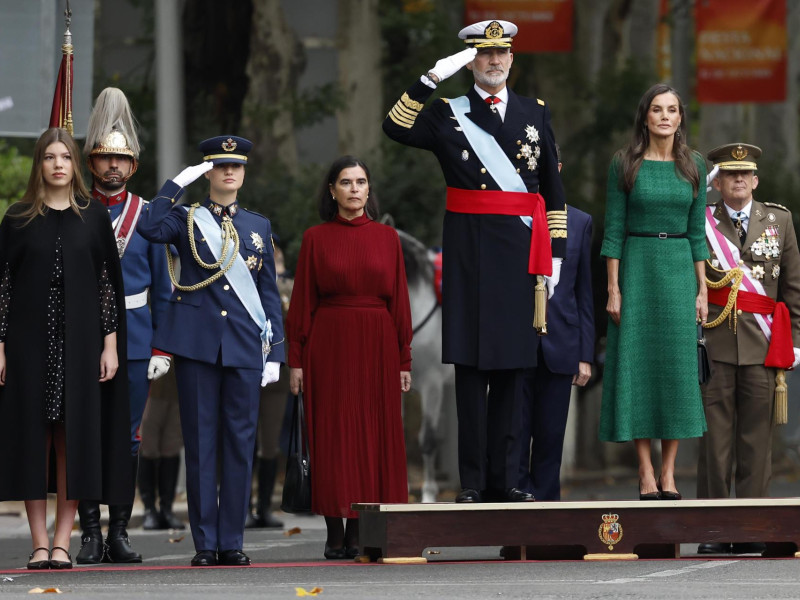 Los reyes Felipe y Letizia, la princesa Leonor y la infanta Sofía antes del desfile de las Fuerzas Armadas