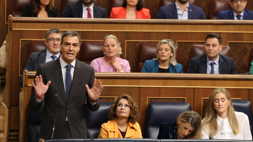 El presidente del Gobierno, Pedro Sánchez, durante una sesión de control al Gobierno, en el Congreso, a 15 de octubre de 2025
