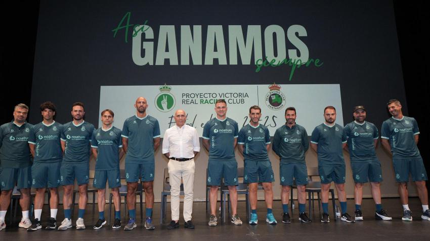 Manolo Higuera, presidente del Racing, presentando el Proyecto Victoria