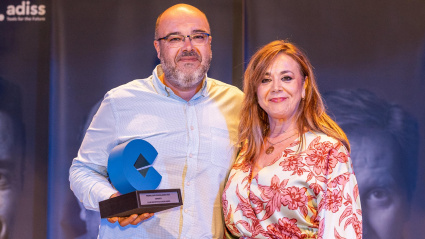 Carlos Ávila, presidente del Club Deportivo Guadalajara, junto a Ana Ventura Bayo, de Adiss Informática