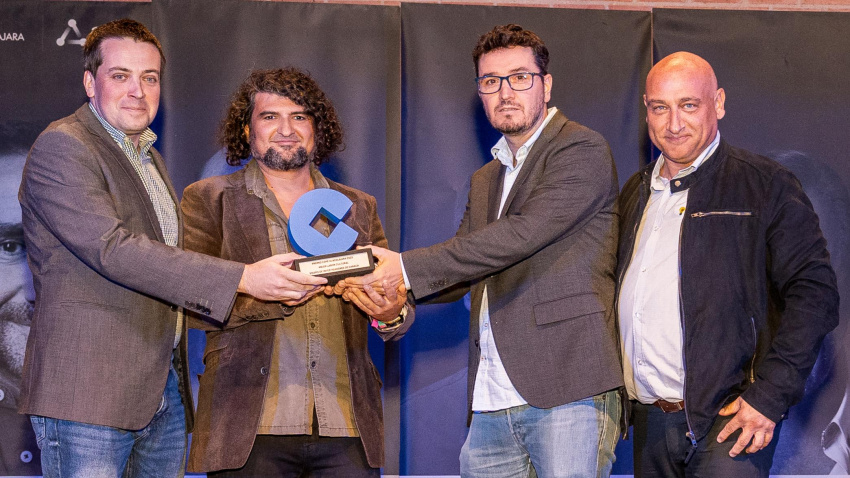El equipo del área arqueológica de Caraca reciben el Premio A la Labor Cultural. A la derecha, Sergio Beltrán, gerente de Ekocasa