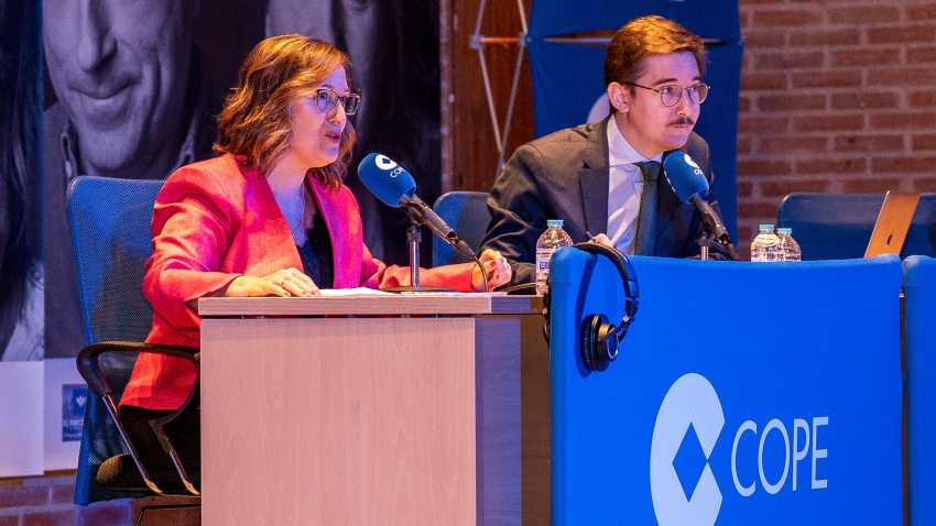 La historia de la radio ha servido de hilo conductor de la presentación de los XII Premios de COPE Guadalajara, a cargo de Nacho Rodríguez y de Mercedes Castellano