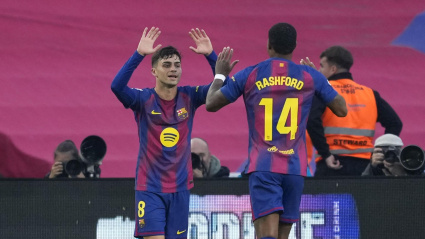Pedri celebra con Rashford su gol en el Barcelona - Girona