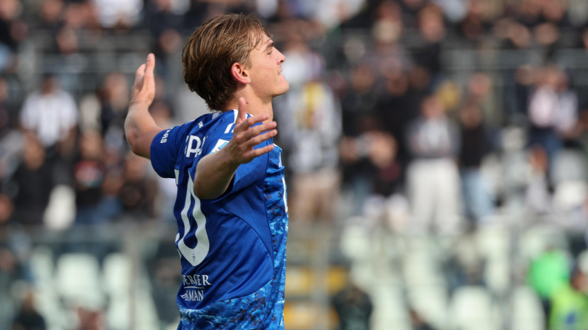 Nico Paz celebra su gol ante la Juventus, el cuarto esta temporada en la Serie A.