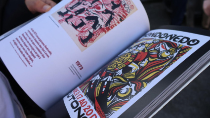 Detalle del libro que homenajea al artista Xosé Vizoso