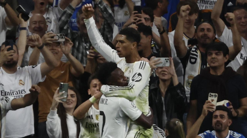 Bellingham celebra con Vinicius el 1-0 del Real Madrid contra la Juventus