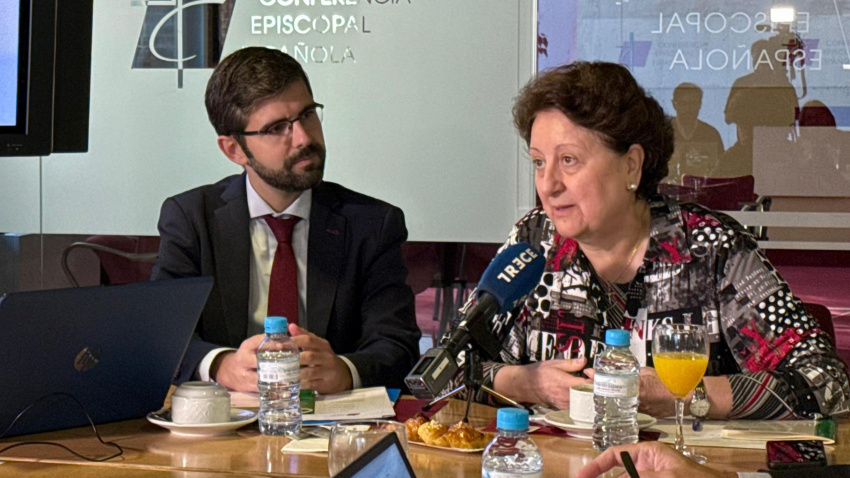 Izq. José María Albalad, director del secretariadoDrcha. Lourdes Grosso, directora de la oficina para las Causas de los Santos.