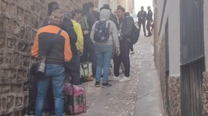 Cáritas alerta del colapso en Jaén: decenas de temporeros duermen en la calle