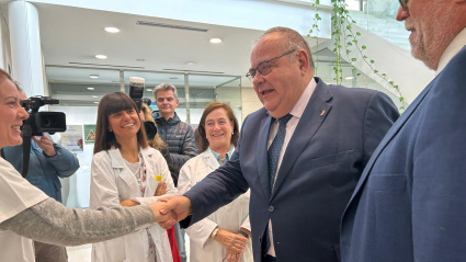Visita del consejero de Sanidad de la Junta de Castilla y León, Alejandro Vázquez, a la Unidad del Dolor del Centro de Salud de Cuatrovientos (León)