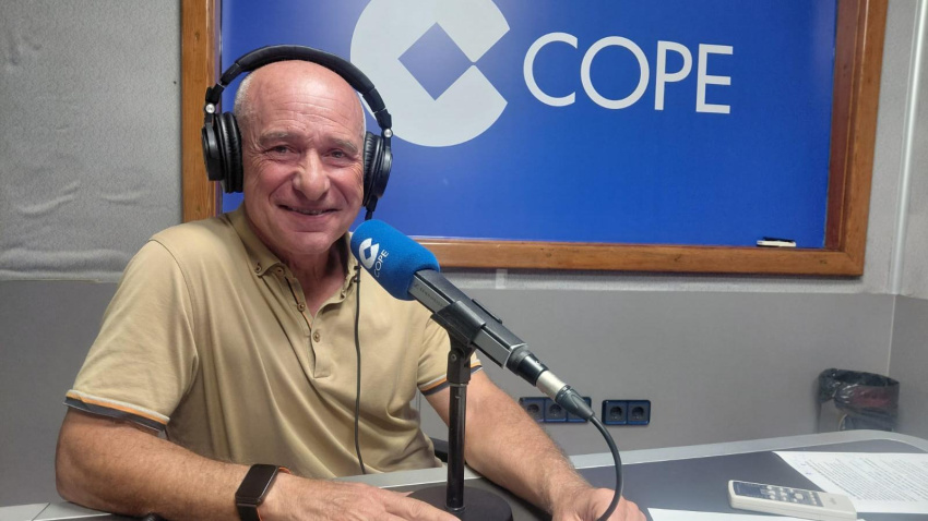 Pedro Luis Bardón, el inspector de la Policía Nacional de Málaga que ha pasado un año y dos meses de su vida volando: “Jamás soñé con alcanzar las 10.000 horas de vuelo”