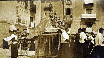 Rogativa por victoria en Cuba con imagen de la Virgen de Nuestra Señora de Oca 04/05/1898 (Fondo Cortés)