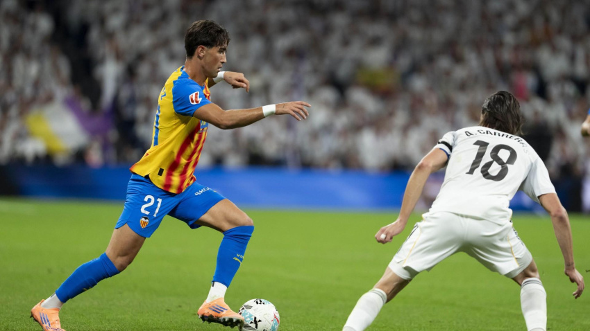 Jesús tuvo que hacer de lateral derecha ante el bajo rendimiento de Thierry