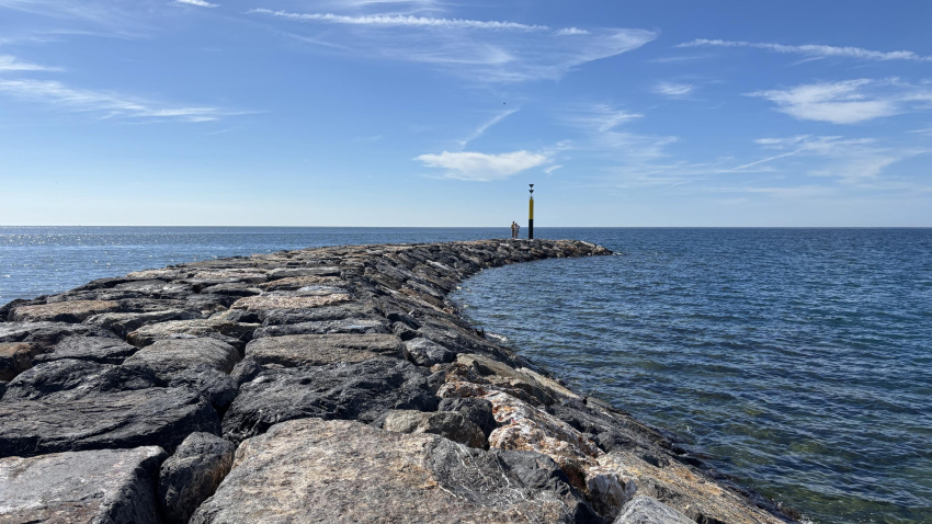 Un espigón de 247 metros en Playa Granada, transforma para siempre la Costa Tropical