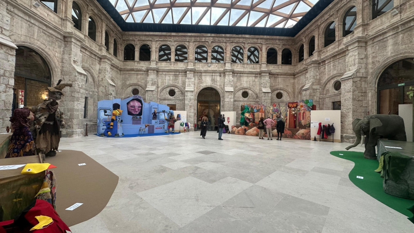 Los libros se suben al escenario en Burgos: el teatro protagoniza el 'Salón del Libro Infantil y Juvenil', por el que pasarán 40.000 personas en dos meses