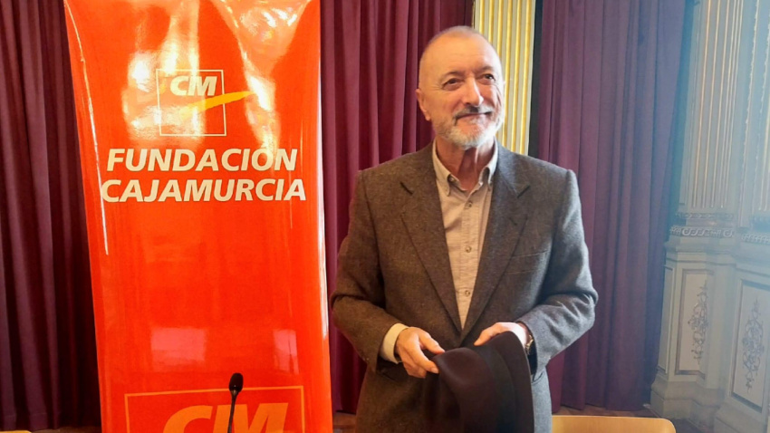 Pérez Reverte en Fundación Cajamurcia de Cartagena