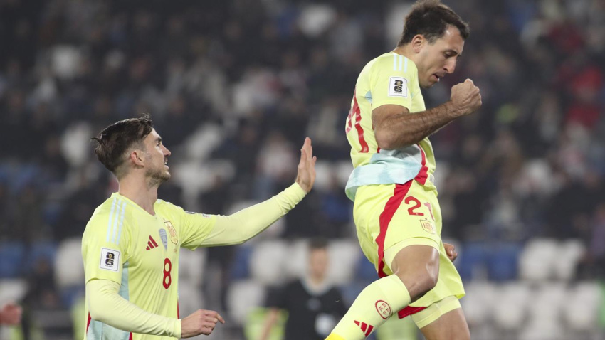 Oyarzabal celebra el 0-1 de la selección española contra Georgia