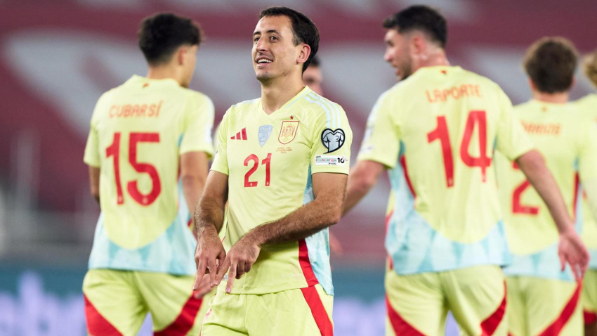 Mikel Oyarzabal celebra su segundo gol contra Georgia con la selección española
