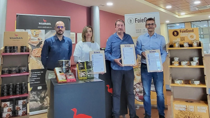 La entrega de los certificados acreditativos del sello Welfair tuvo lugar recientemente en la sede de Canard S.A. en Abejar (Soria)
