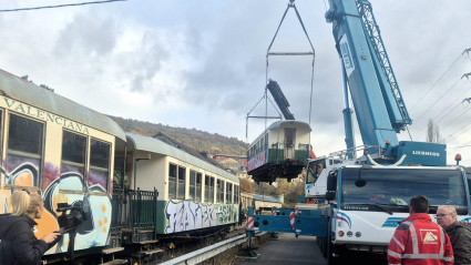 El tren turístico Ponfeblino recibe las joyas del Limón Express para su gran proyecto en El Bierzo y Laciana (León)