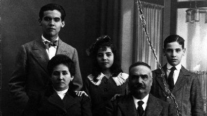 La familia García Lorca al completo en la casa de la Acera del Darro. Isabel aún no había nacido