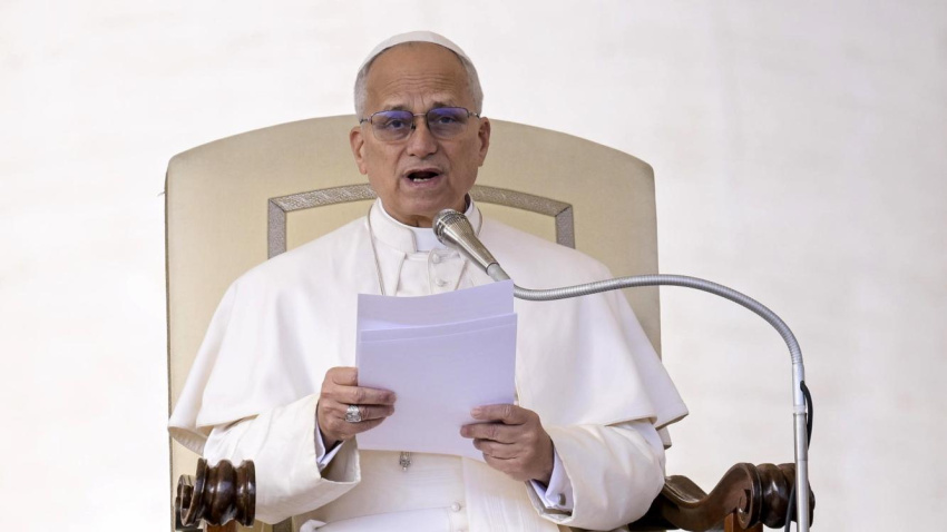 Vatican City (Vatican City State (Holy See)), 26/11/2025.- Pope Leo XIV leads his weekly general audience in St. Peter's Square in Vatican City, 26 November 2025. (Papa) EFE/EPA/RICCARDO ANTIMIANI