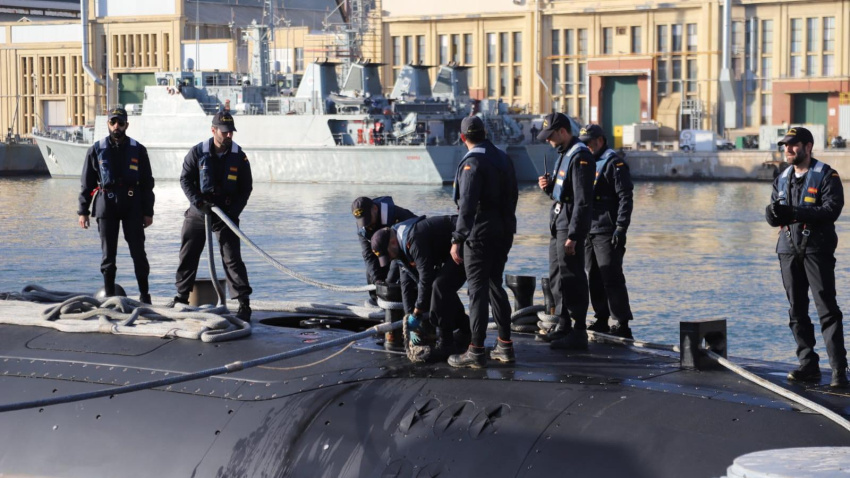 Atraque en el Arsenal de Cartagena