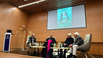 Tras la proyección del film, Monseñor Rodríguez Carballo, don Mateo Blanco y don José Lucio han mantenido una interesante charla-coloquio sobre el mismo.