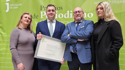 Con humor, ha recordado las dudas iniciales de su madre: "No os podéis imaginar las de veces que mi madre se ha preguntado cómo su hijo ha podido llegarse ser periodista por lo tímido que es"