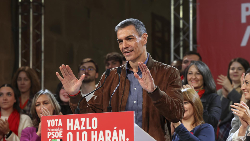El presidente del Gobierno y secretario general del PSOE, Pedro Sánchez durante un acto electoral celebrado este sábado en Cáceres