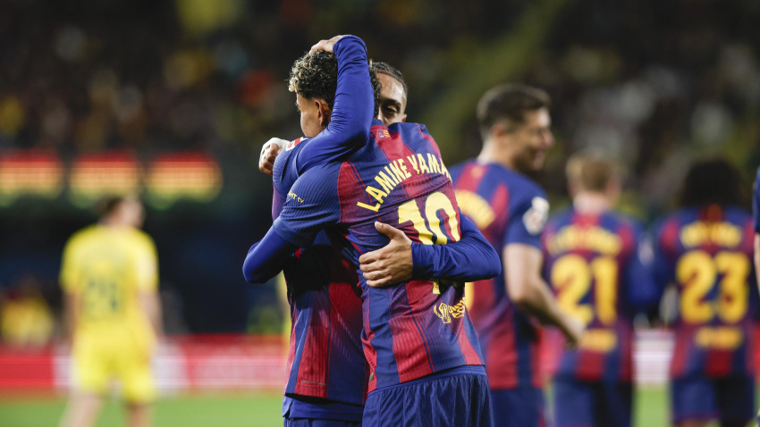 Lamine Yamal y Raphinha celebran el gol del Barcelona