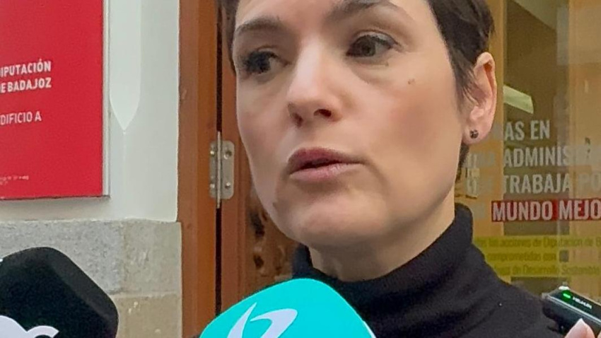 Raquel del Puerto, presidenta, flanqueada por Juan María Delfa, vicepresidente