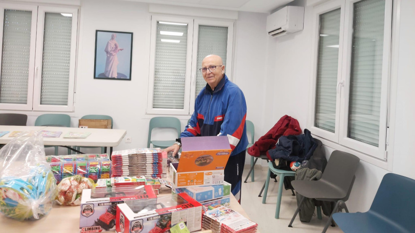 Desde 2021, Gonzalo Alda es voluntario de Cáritas parroquial Santa María, en Guadalajara