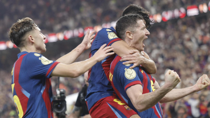 Lewandowski celebra el gol del Barcelona al Real Madrid