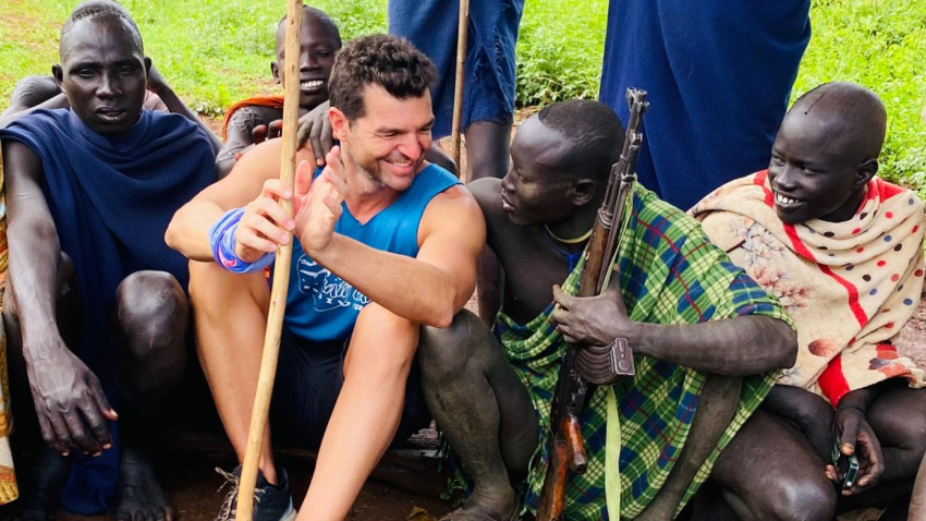 Dani Segalerva, el banquero de Málaga que cambió la corbata por la aventura en el corazón de África