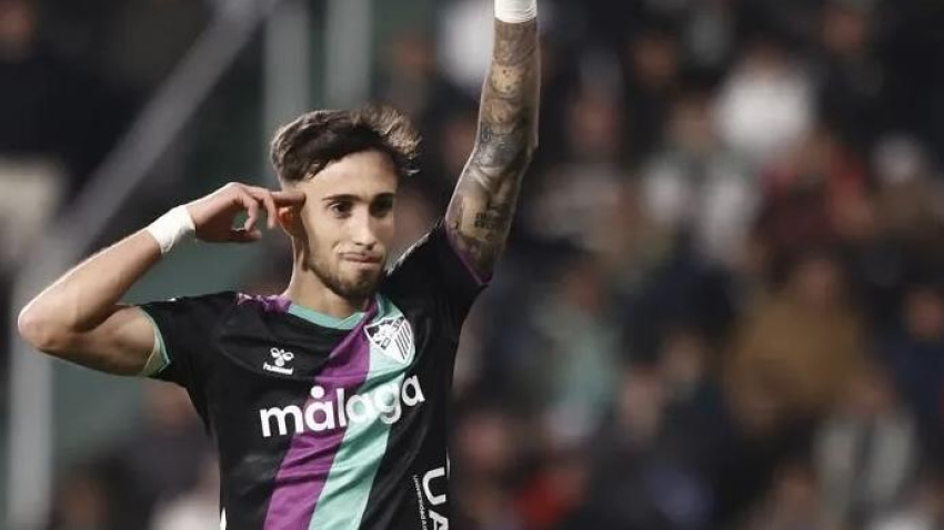 Larrubia celebrando el gol de la victoria en Córdoba.