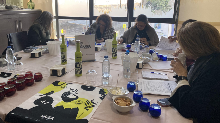 El jurado ha estado compuesto por cinco expertas en valoración organoléptica de aceites