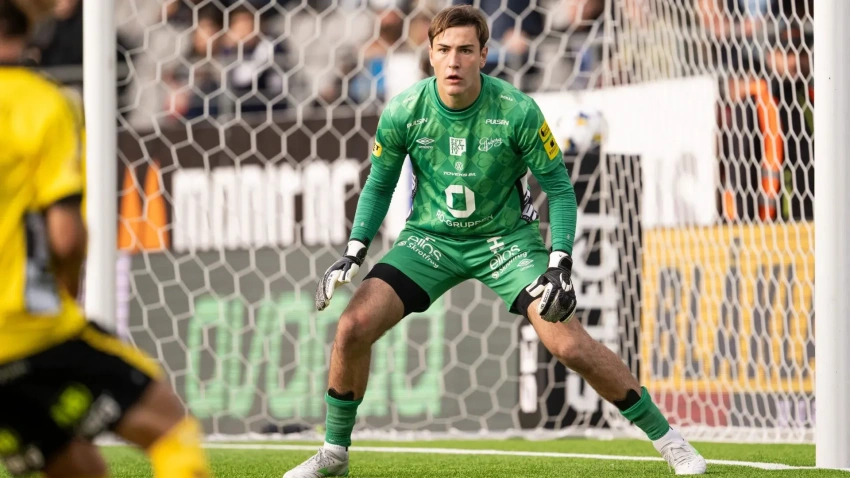 Simon Eriksson, bajo los palos de su ya exclub, el IF Elfsborg