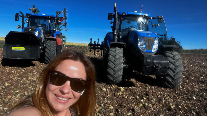 Cruz González en su explotación cerealista en Sacedón