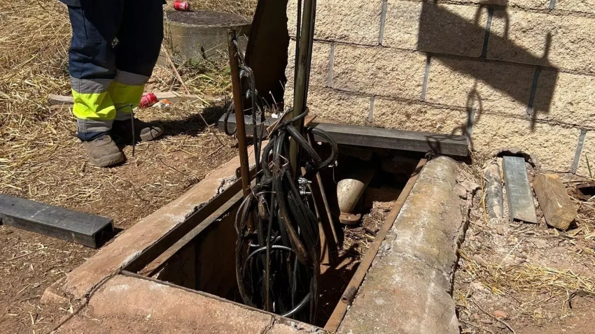 Pozo principal de Atienza donde se soltó y cayó al fondo la bomba de extracción