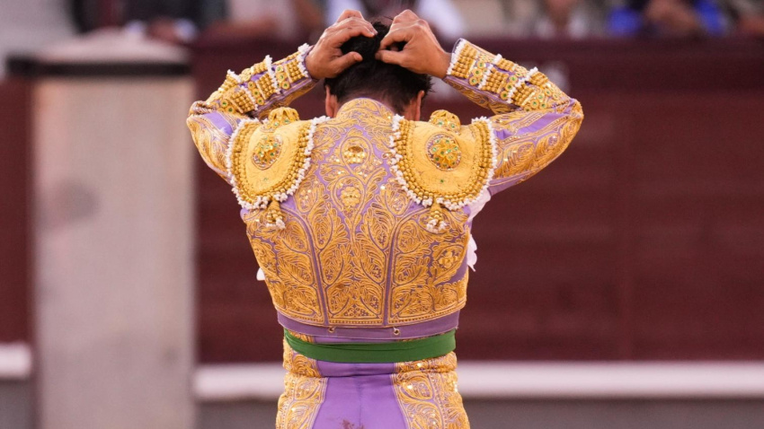 Momento en el que Morante se cortó la coleta en Las Ventas