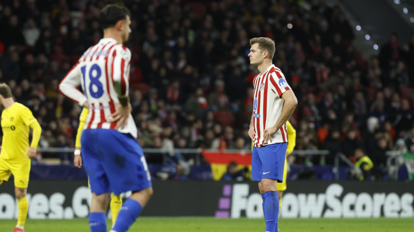 Pubill y Sorloth, cabizbajos tras la derrota del Atlético contra el Bodo/Glimt