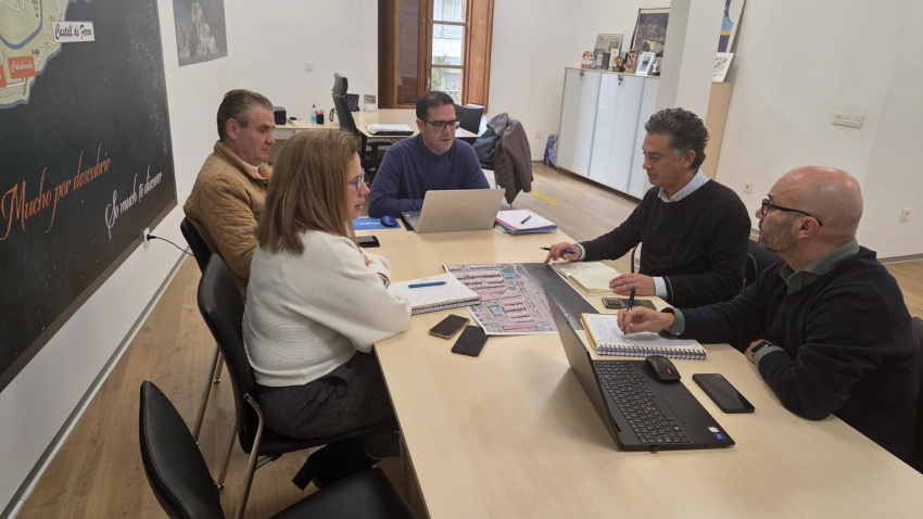 El temporal de Poniente devasta las playas de Granada y pone en jaque la campaña de Semana Santa