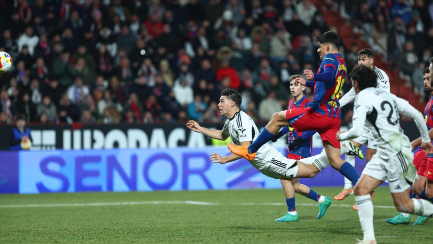 Javi Moreno marca el gol en el Albacete - Barcelona