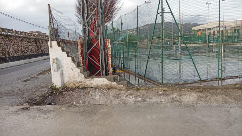 Salobreña se ve obligada a cortar el acceso principal a Lobres