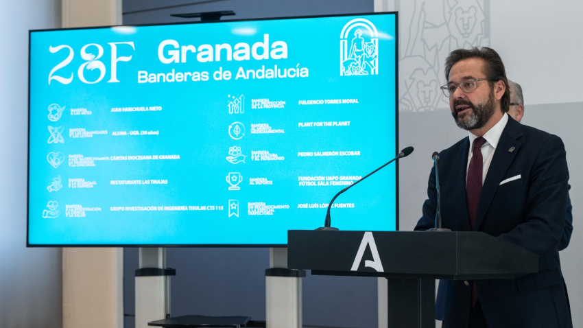 La Junta reconoce a Fulgencio Torres Moral, Cáritas y Juan Habichuela Nieto en los premios por el Día de Andalucía en Granada