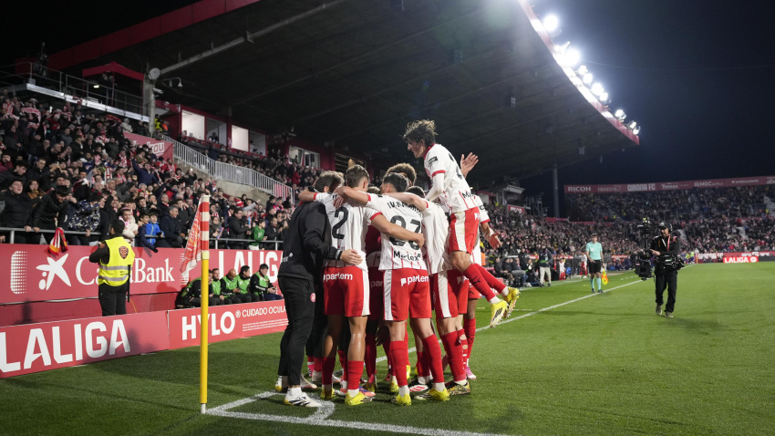 Los jugadores del Girona celebran su gol frente al Barcelona