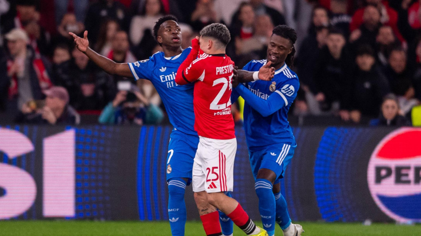 Momento de tensión entre Prestianni y Vinicius durante el Benfica-Real Madrid
